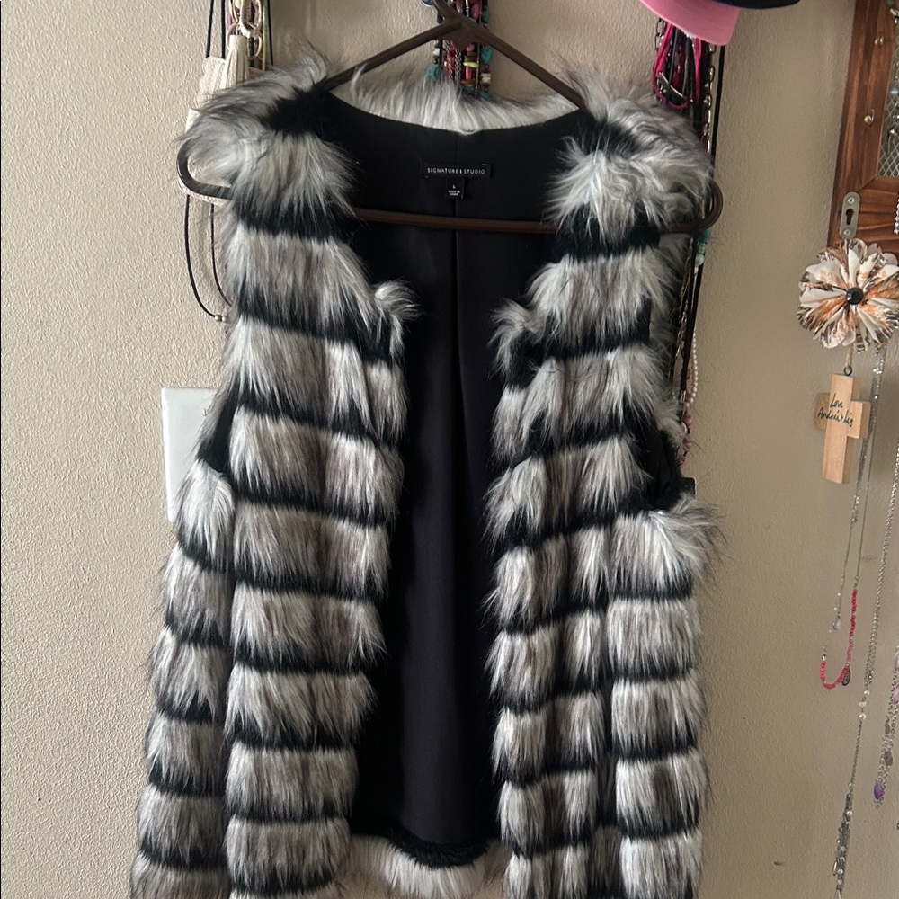 Signature Studio Black and Gray Faux Fur Vest
